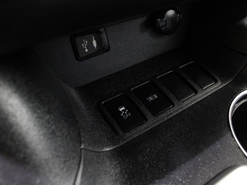 Used 2015 Toyota Highlander Limited image 22