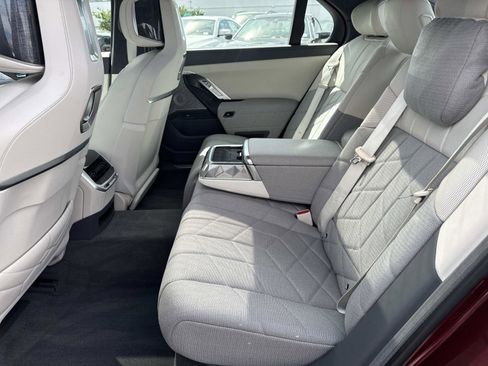 Certified 2023 BMW i7 xDrive60 image 25