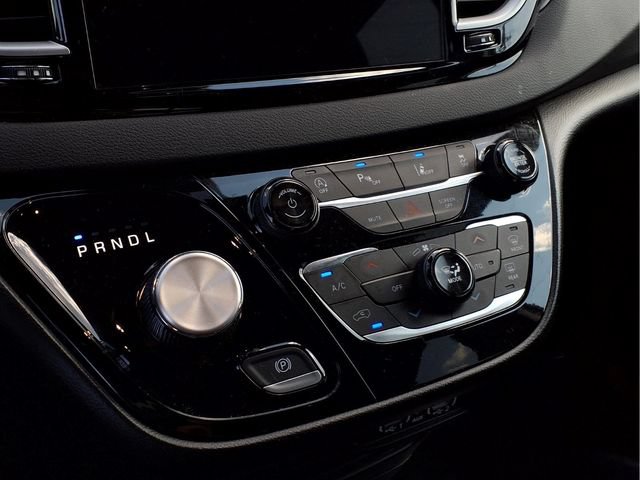 Used 2025 Chrysler Pacifica Select FWD image 8