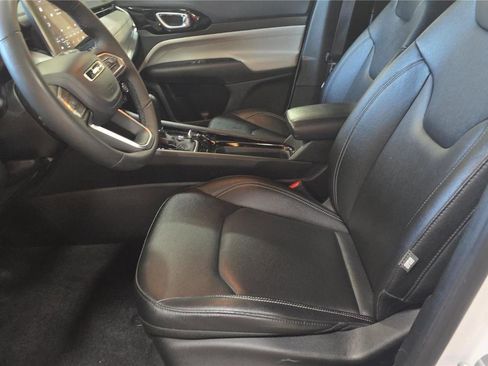 Used 2025 Jeep Compass Limited AWD/4WD image 9