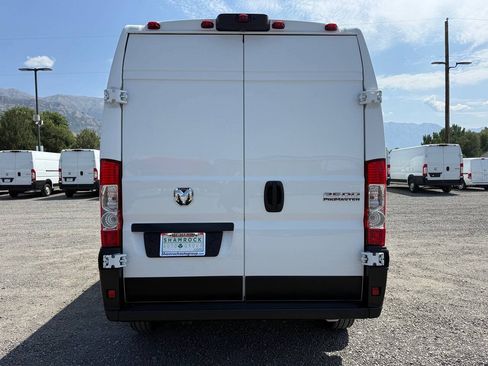Used 2024 RAM ProMaster 2500 w/ Safety Group FWD image 4