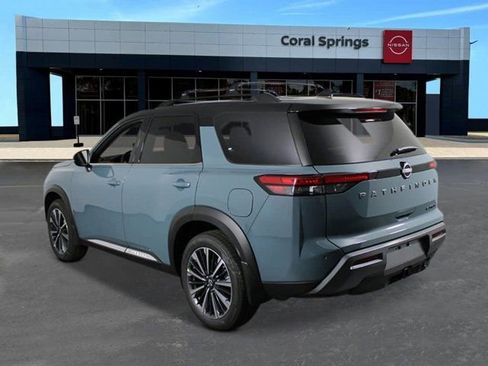 New 2026 Nissan Pathfinder Platinum FWD image 3