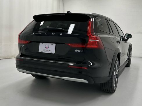Used 2023 Volvo V60 B5 Cross Country Plus w/ Climate Package image 6