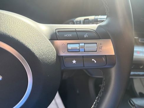 Used 2025 Hyundai Kona SEL FWD image 21