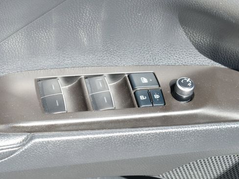 Used 2022 Toyota Camry XSE FWD image 14