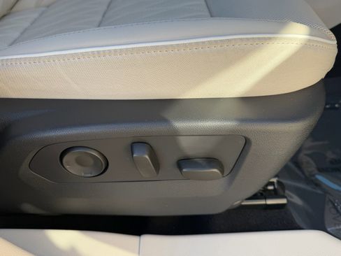 Used 2022 Buick Envision Avenir w/ Technology Package II image 14