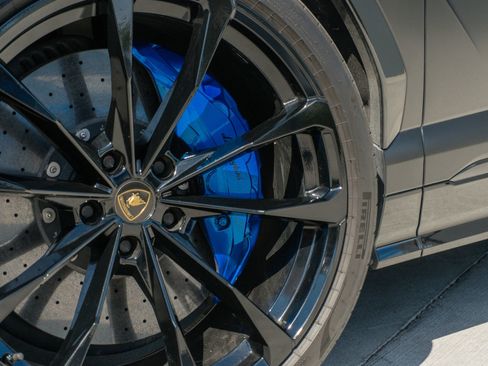 Used 2021 Lamborghini Urus image 25