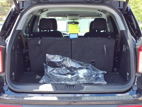 Certified 2024 Ford Explorer XLT w/ Equipment Group 202A AWD/4WD image 8