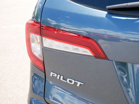 Certified 2021 Honda Pilot Touring image 17