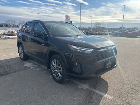 Used 2023 Toyota RAV4 XLE Premium image 20