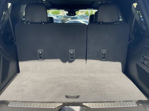 Used 2023 Chevrolet Suburban High Country w/ Premium Package image 27