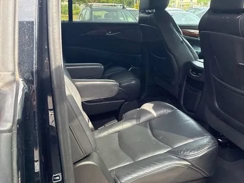 Used 2019 Cadillac Escalade ESV 4WD image 18