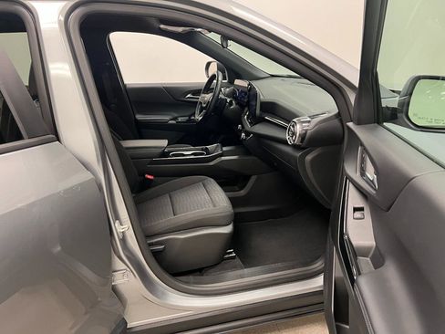 Used 2025 Chevrolet Equinox LT image 30