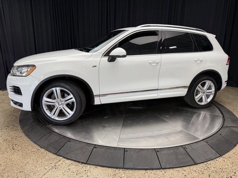 Used 2014 Volkswagen Touareg VR6 image 4