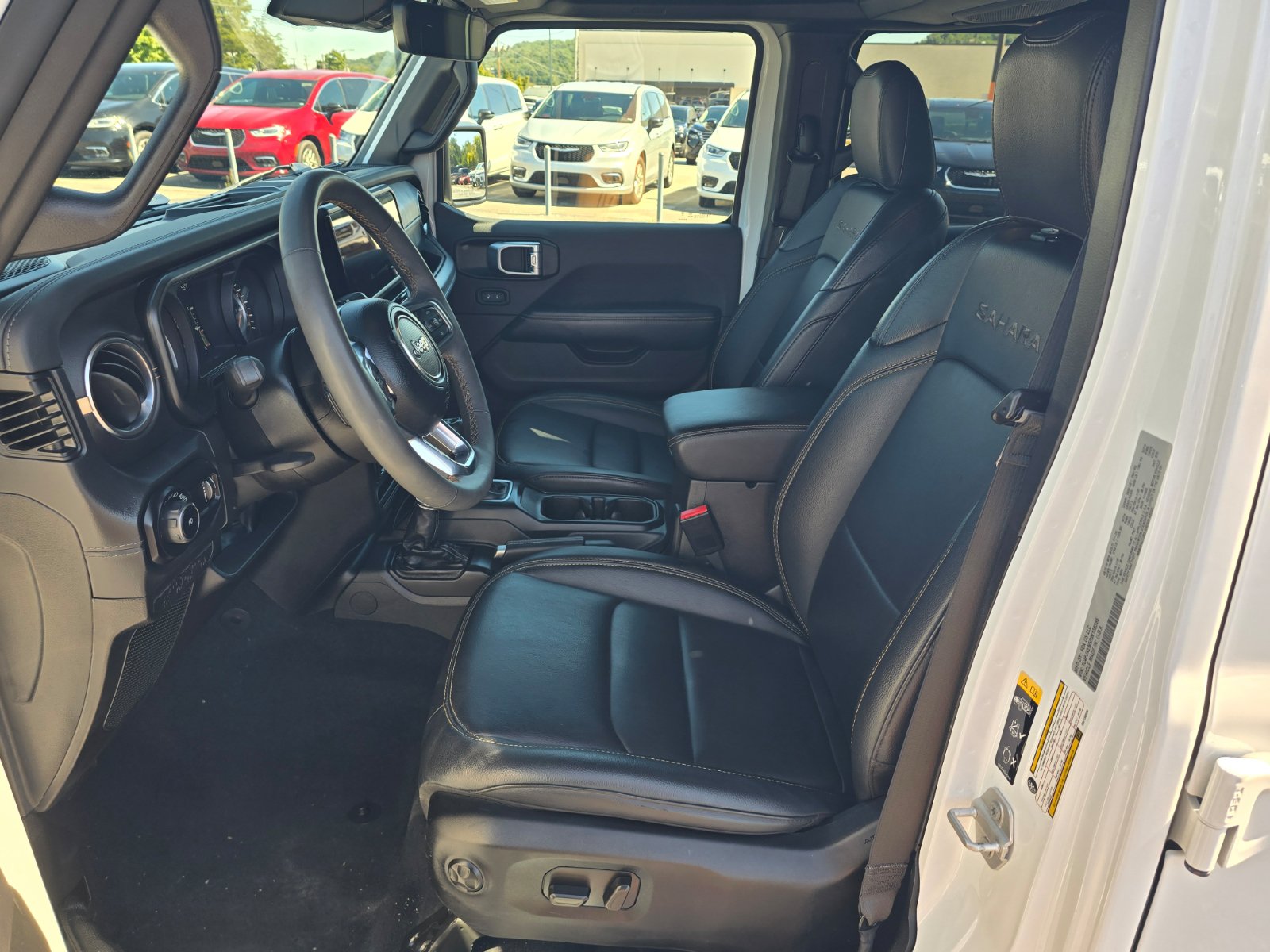 Used 2024 Jeep Wrangler Unlimited Sahara w/ Technology Group AWD/4WD image 13
