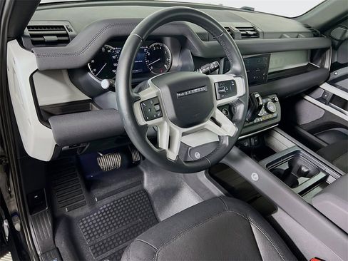 Used 2023 Land Rover Defender 110 X-Dynamic SE image 9