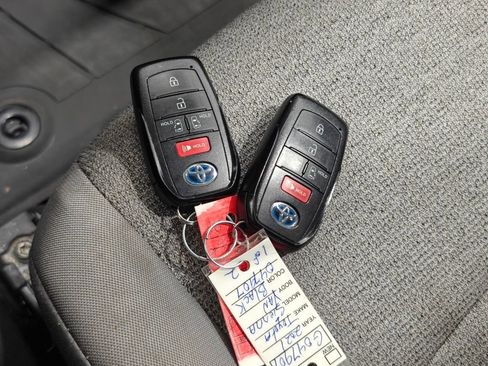 Used 2021 Toyota Sienna LE FWD image 12