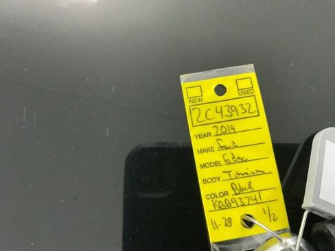 Used 2019 Ford Edge Titanium image 43