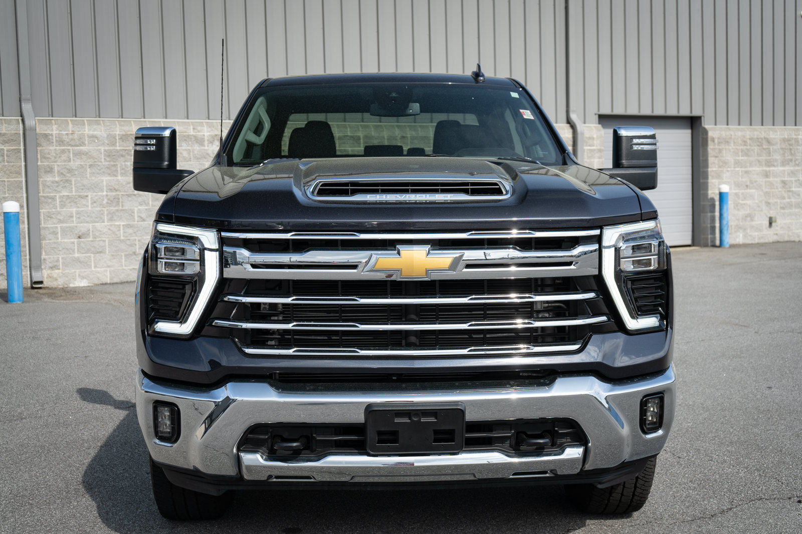 Used 2024 Chevrolet Silverado 2500 LTZ AWD/4WD image 2