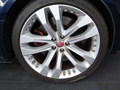 Used 2015 Jaguar F-TYPE R RWD image 39