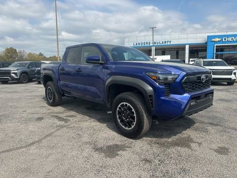 Used 2025 Toyota Tacoma TRD Off-Road AWD/4WD image 1