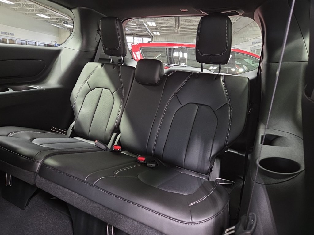 New 2026 Chrysler Pacifica Select w/ S Appearance Package FWD image 34