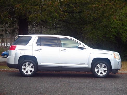 Used 2010 GMC Terrain SLE image 5