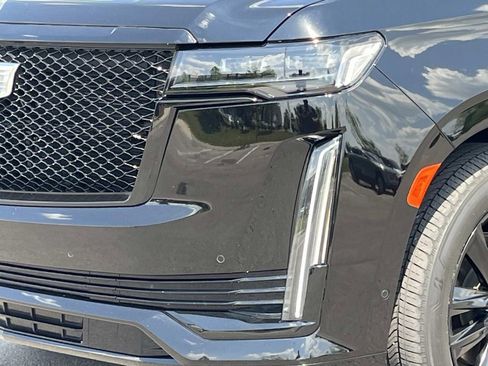 Certified 2023 Cadillac Escalade ESV Sport Platinum w/ Heavy-Duty Trailer Package AWD/4WD image 9