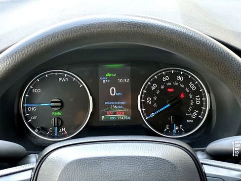 Used 2022 Toyota RAV4 LE AWD/4WD image 23