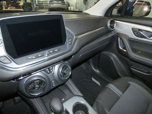 Used 2023 Chevrolet Blazer LT w/ Convenience Package image 11