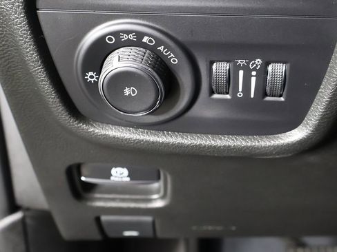 Used 2023 Jeep Grand Cherokee Limited AWD/4WD image 39