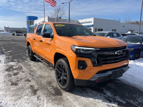 Used 2025 Chevrolet Colorado Z71 w/ Z71 Convenience Package 2 image 7