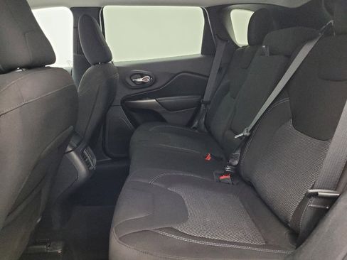 Used 2020 Jeep Cherokee Latitude w/ Cold Weather Group image 18