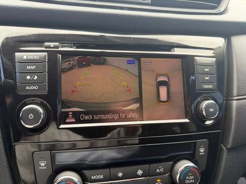 Used 2018 Nissan Rogue SV w/ Premium Package image 29