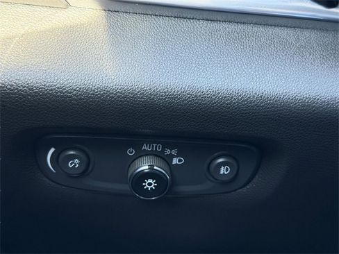 Certified 2021 Chevrolet Traverse LT w/ LT Premium Package image 30