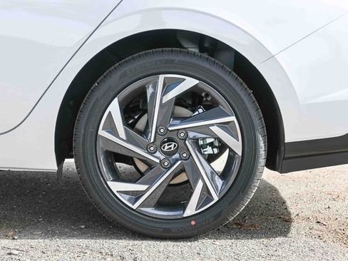 New 2026 Hyundai Elantra Limited image 10