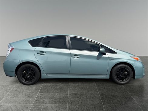 Used 2015 Toyota Prius Two FWD image 7