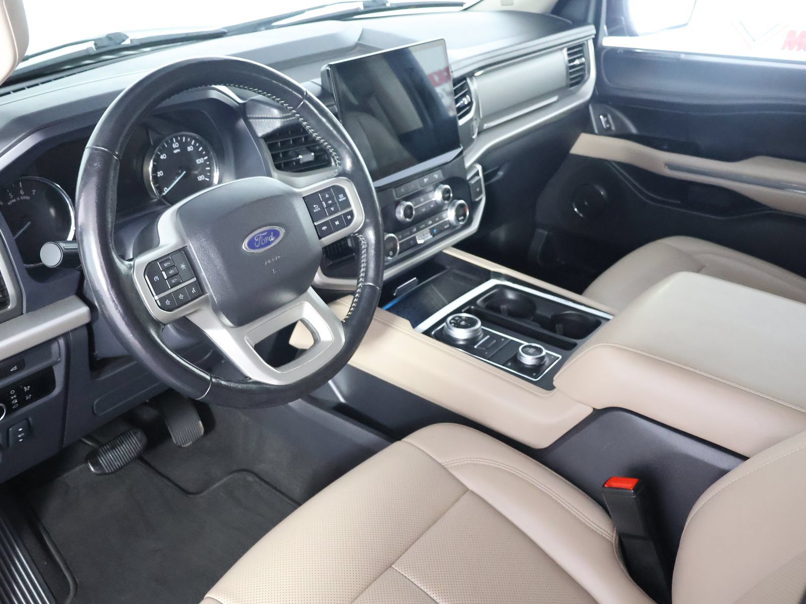 Used 2024 Ford Expedition XLT AWD/4WD image 24