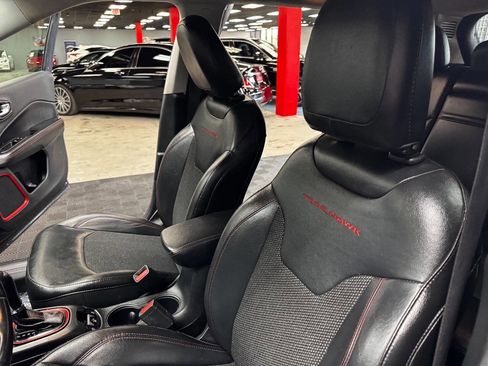 Used 2018 Jeep Compass Trailhawk w/ Safe & Security Group image 33