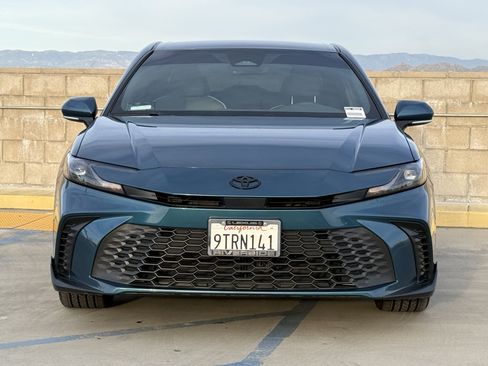 Used 2025 Toyota Camry SE image 6