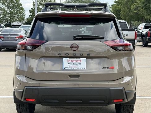Used 2025 Nissan Rogue SV AWD/4WD image 5