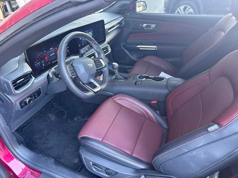 Used 2025 Ford Mustang GT Premium RWD image 5