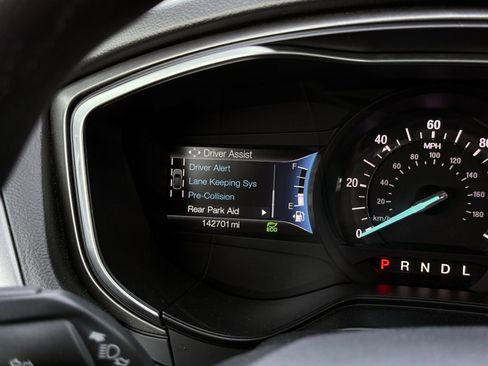 Used 2019 Ford Fusion SE FWD image 29
