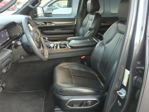 Certified 2023 Jeep Wagoneer Series III w/ Preferred Equipment Group image 5