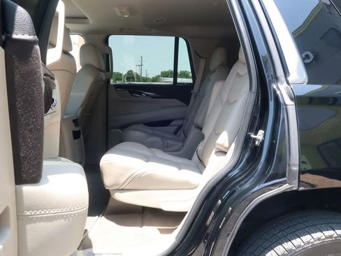 Used 2018 Cadillac Escalade Luxury image 18