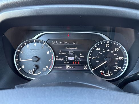 Used 2024 Nissan Titan SV w/ SV Convenience Package image 18