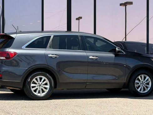 Used 2019 Kia Sorento FWD V6 image 17