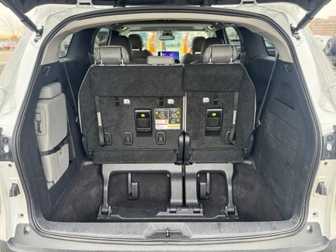 Used 2025 Toyota Sienna XLE image 28