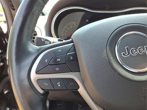 Used 2021 Jeep Grand Cherokee Laredo AWD/4WD image 15