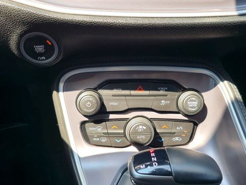 Used 2019 Dodge Challenger SXT RWD image 17
